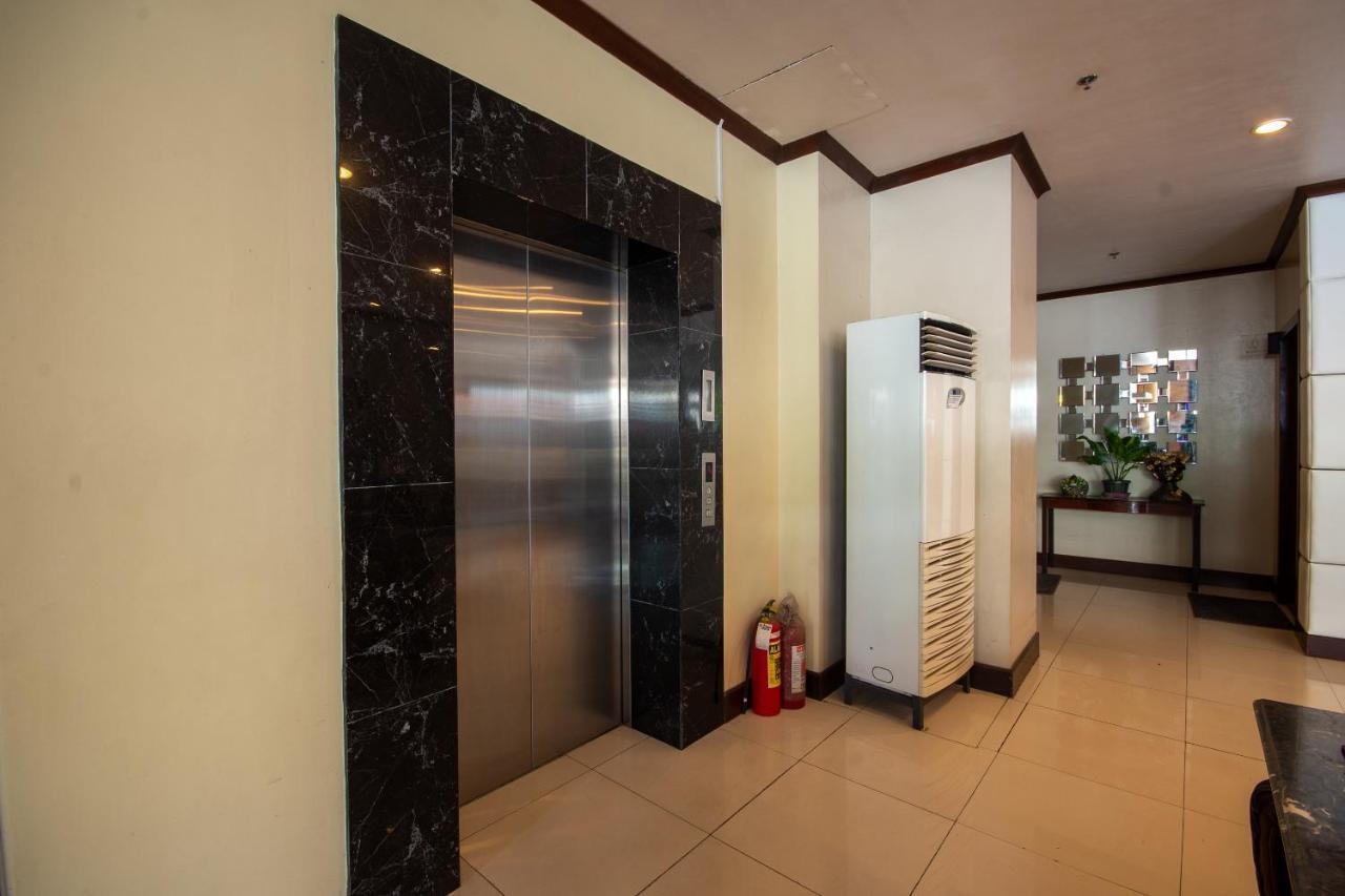 Fuente Oro Business Suites Cebu Powered By Cocotel Buitenkant foto