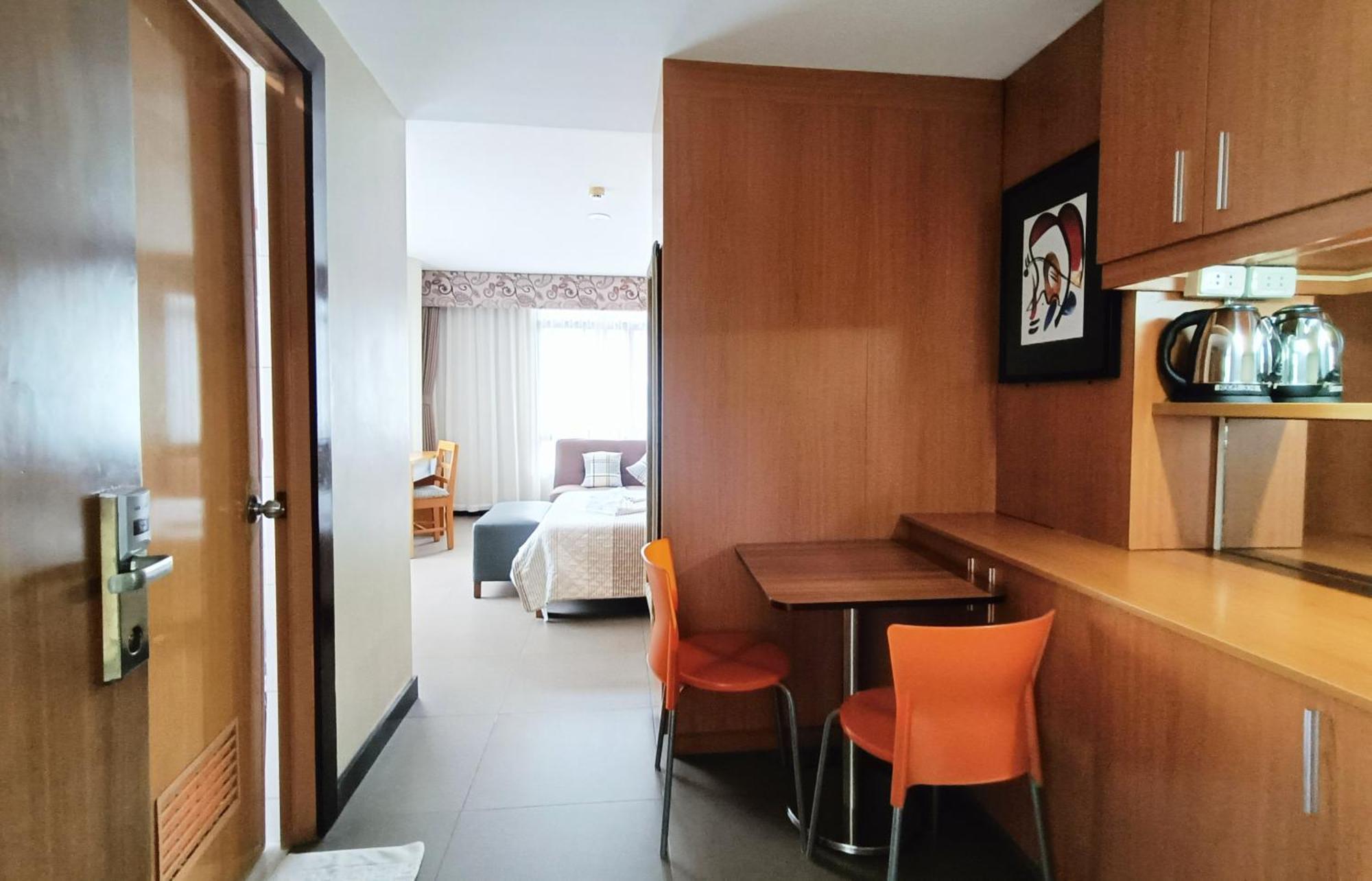 Fuente Oro Business Suites Cebu Powered By Cocotel Buitenkant foto