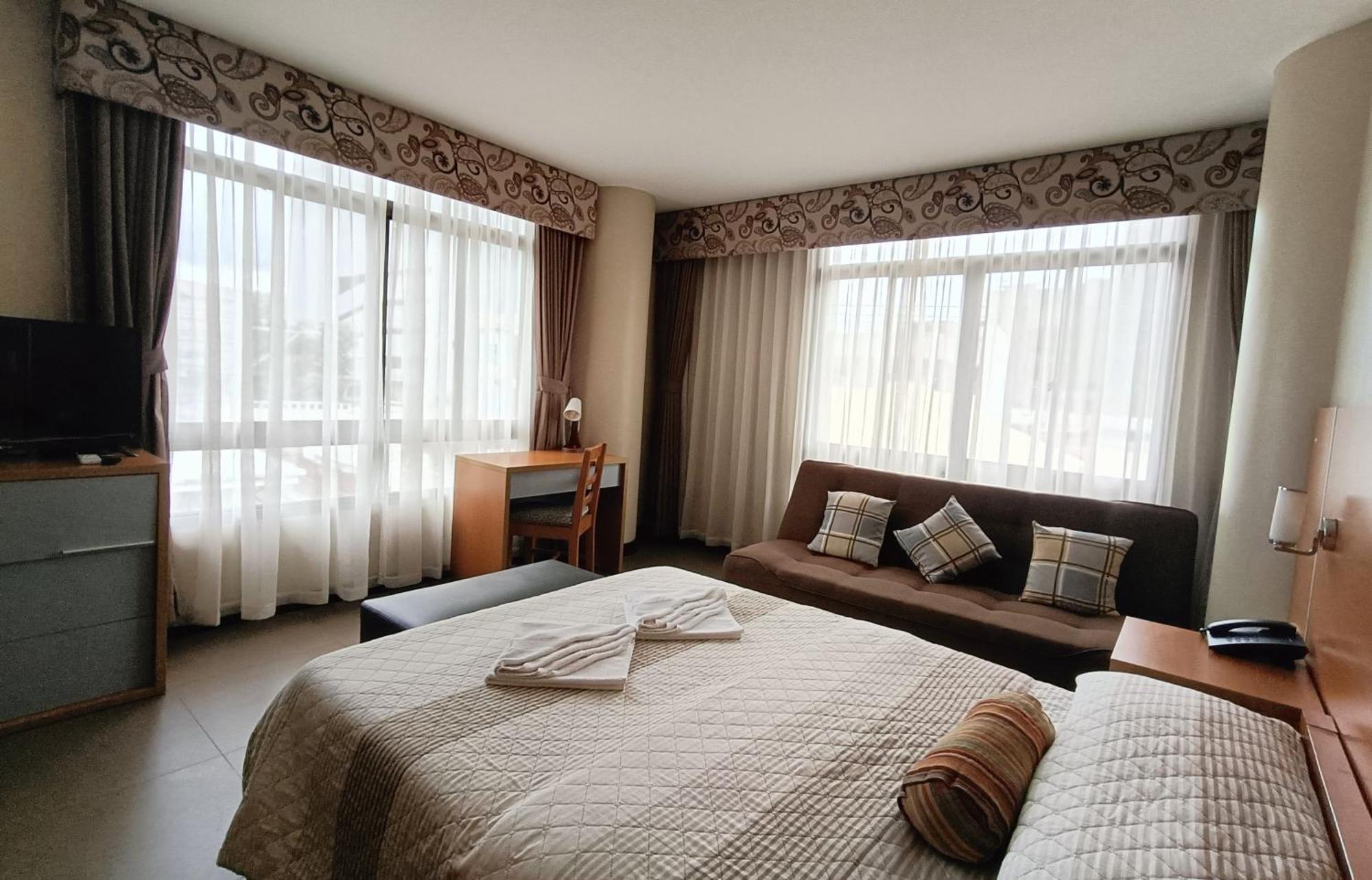 Fuente Oro Business Suites Cebu Powered By Cocotel Buitenkant foto