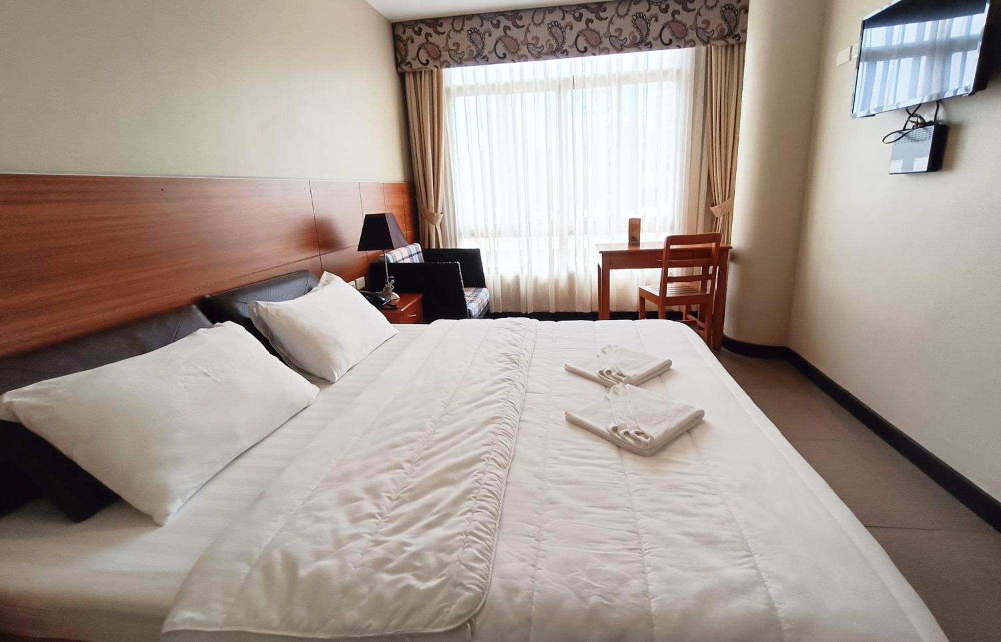Fuente Oro Business Suites Cebu Powered By Cocotel Buitenkant foto