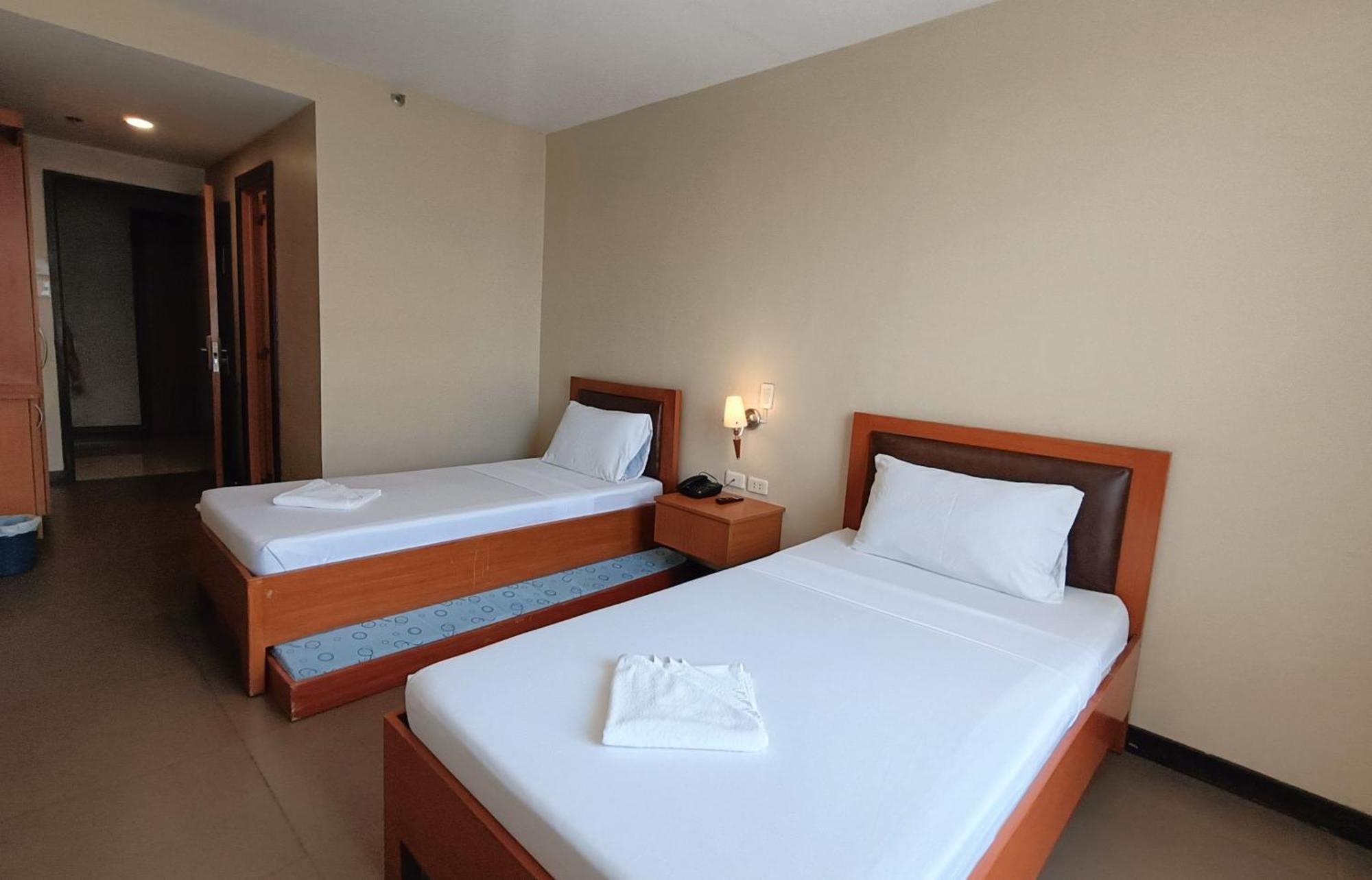 Fuente Oro Business Suites Cebu Powered By Cocotel Buitenkant foto