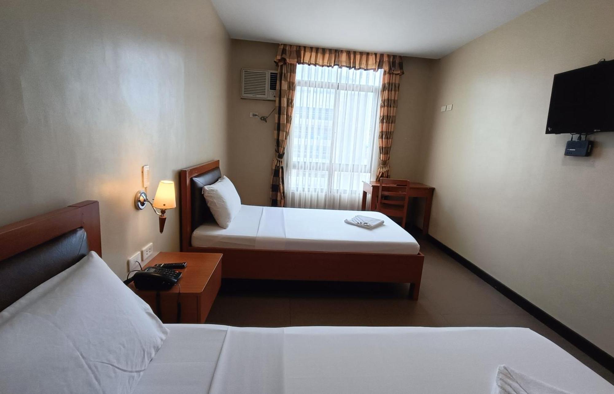 Fuente Oro Business Suites Cebu Powered By Cocotel Buitenkant foto