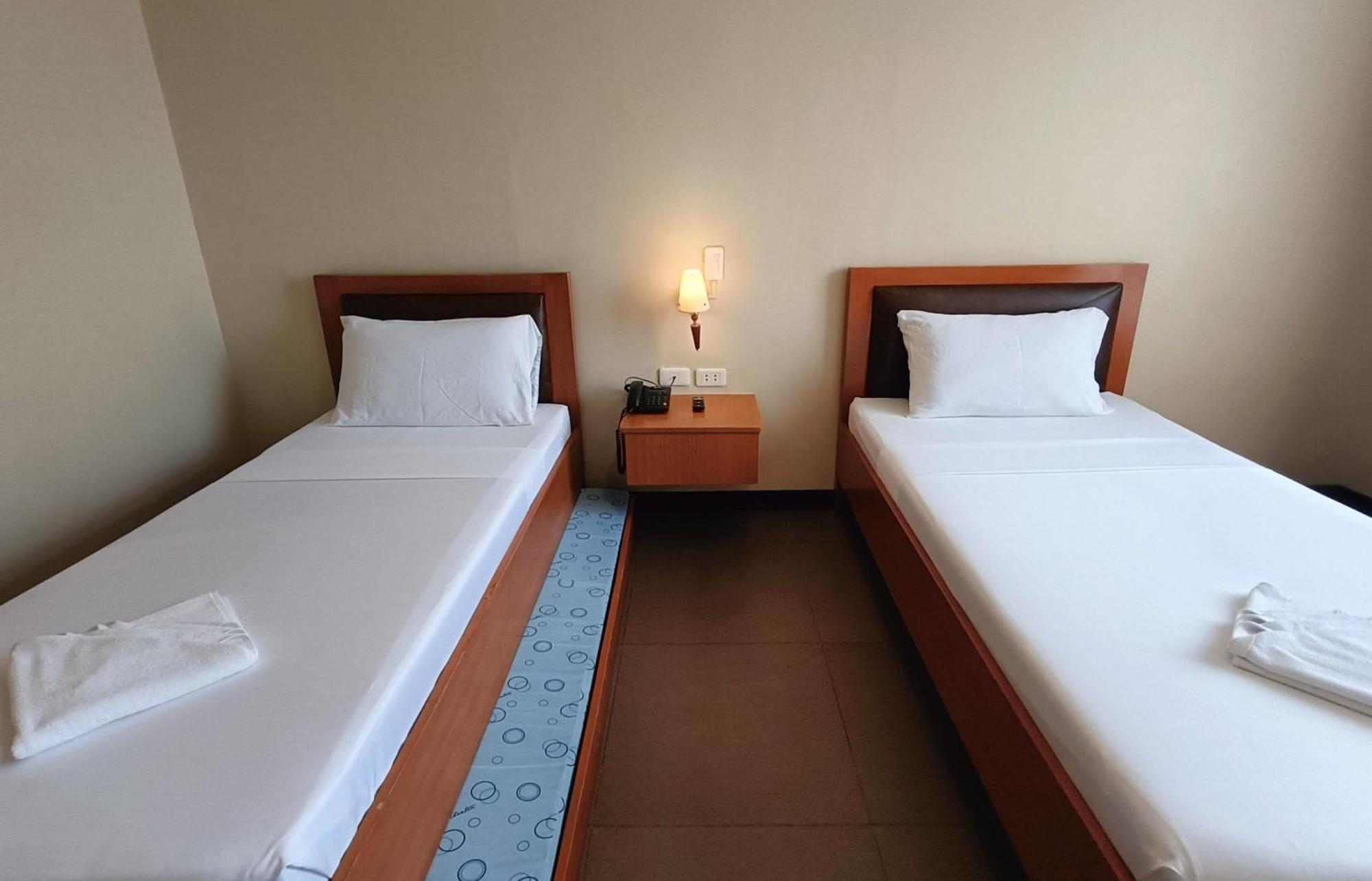 Fuente Oro Business Suites Cebu Powered By Cocotel Buitenkant foto