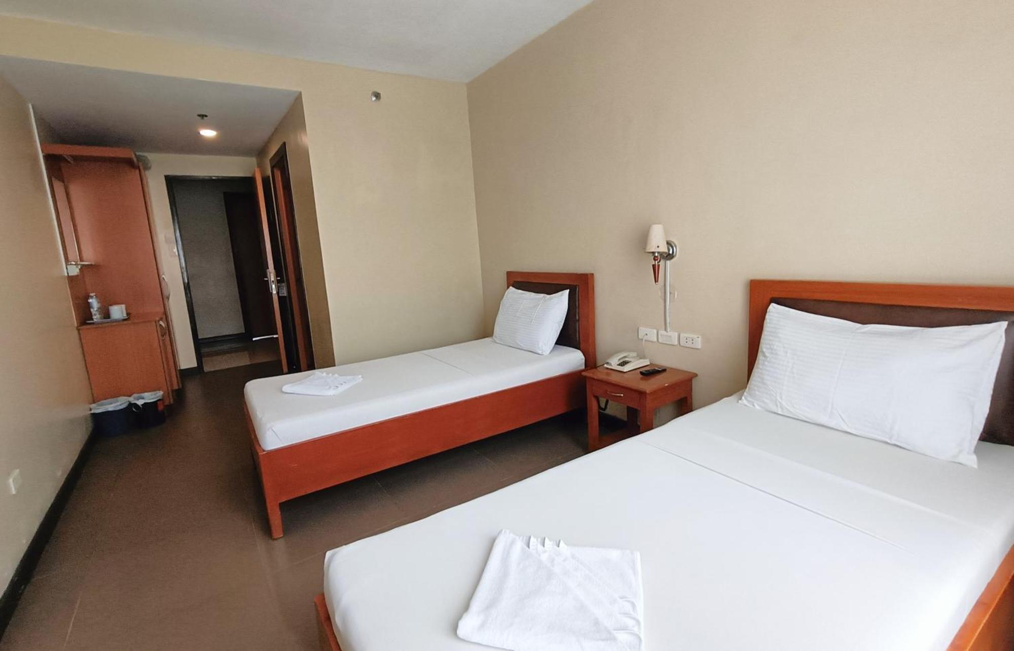 Fuente Oro Business Suites Cebu Powered By Cocotel Buitenkant foto