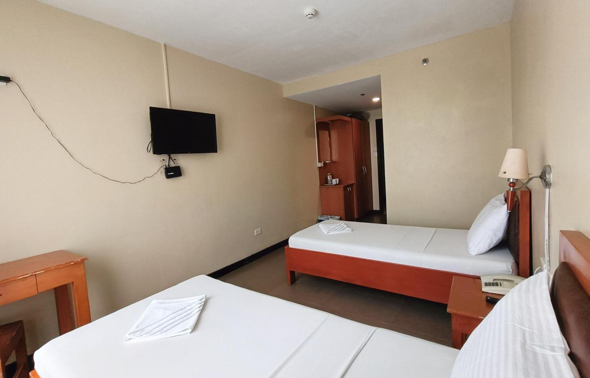 Fuente Oro Business Suites Cebu Powered By Cocotel Buitenkant foto