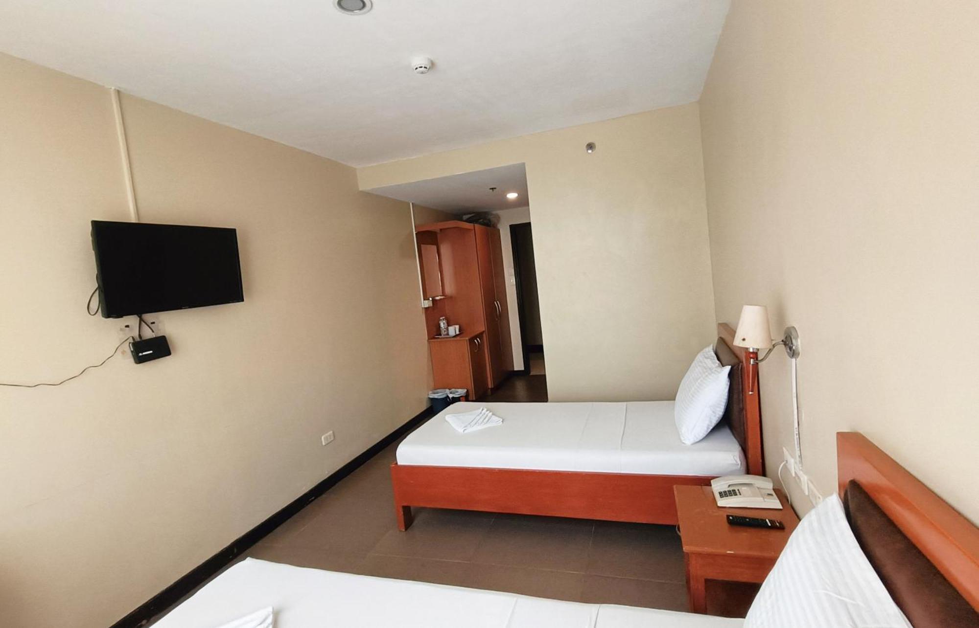 Fuente Oro Business Suites Cebu Powered By Cocotel Buitenkant foto
